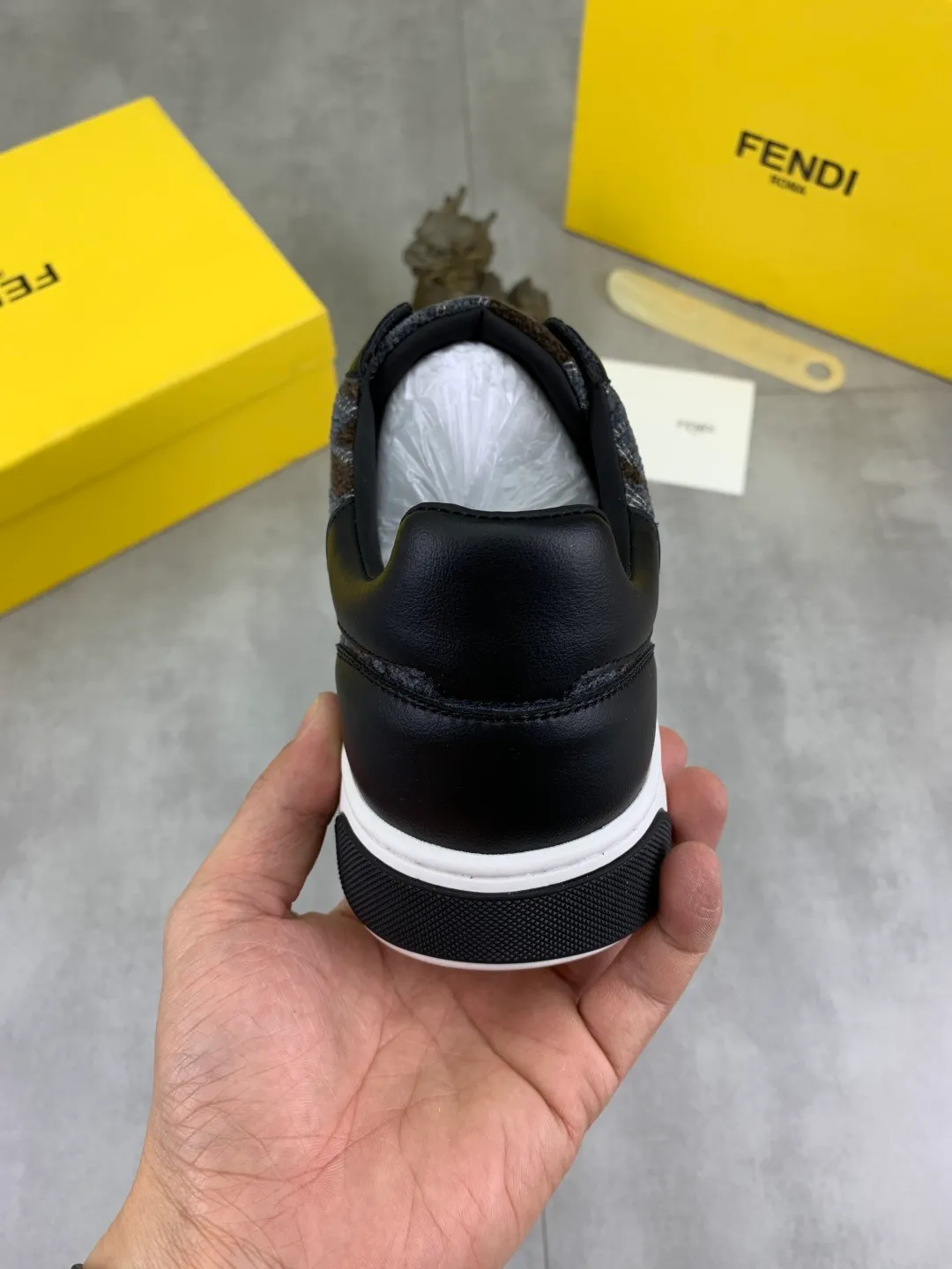 ​Men's shoes 💰P420 💰[New style] little monster 🆘 New style at FENDI counter 🕶️🕶️Simple routing effect, showing an elegant and cool driving shoe 🎬Using imported calfskin + first-layer pigskin lining🐂Excellent material🎬Detailed workmanship 🤗Comfortable foot feel➰➰. ​Pair it with any outfit to show your taste and temperament, low-key luxury ♻️Design ​simple and elegant ​noble and fashionable 🍃​Very loved and favored by trendy men 💓❤️size: 38-44 4️⃣colors available